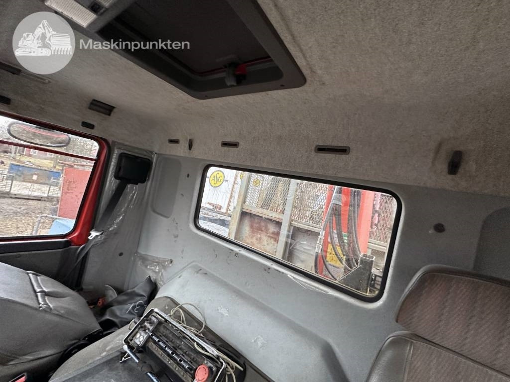 Tovornjak z dvigalom Volvo FL7: slika 16