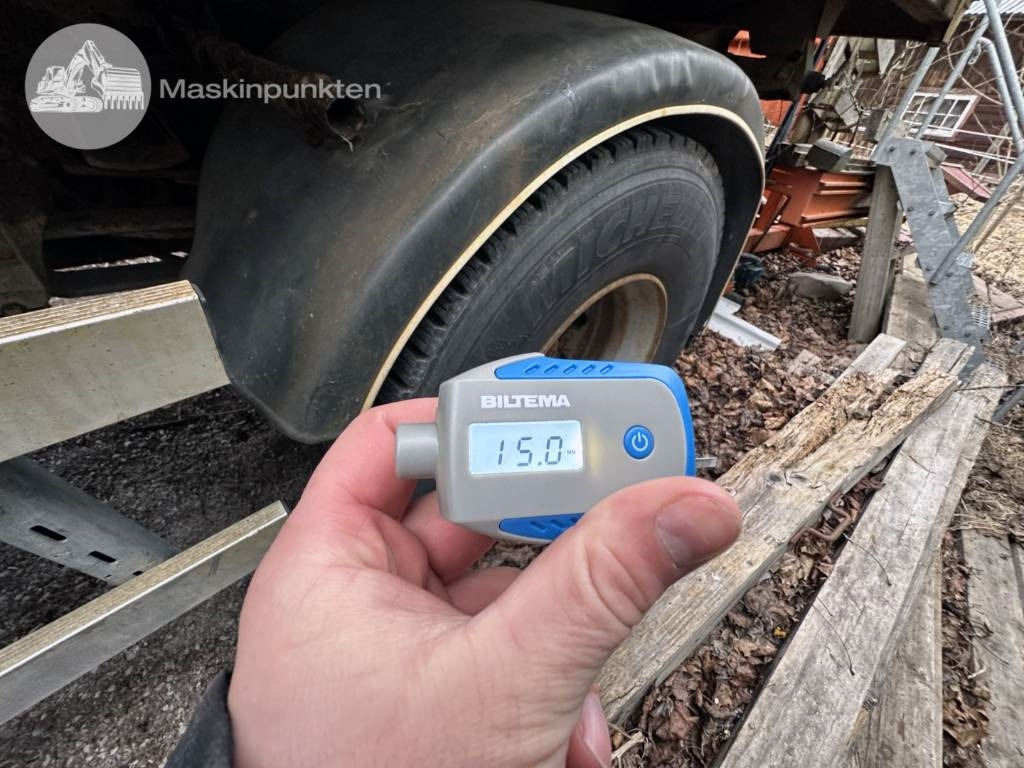 Tovornjak z dvigalom Volvo FL7: slika 37