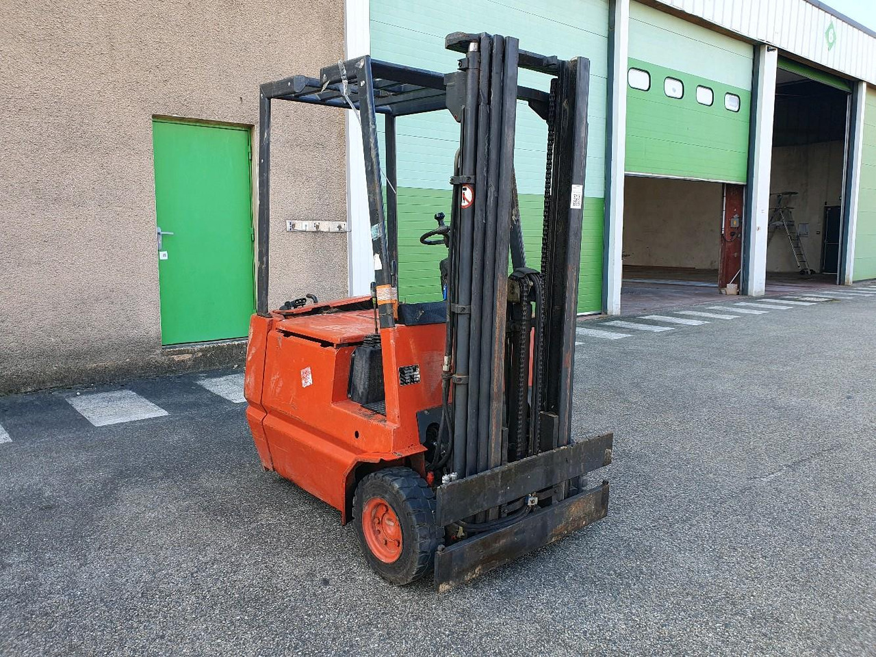 FENWICK LINDE CHARIOT ELEVATEUR - Viličar: slika 1 FENWICK LINDE CHARIOT ELEVATEUR - Viličar: slika 1