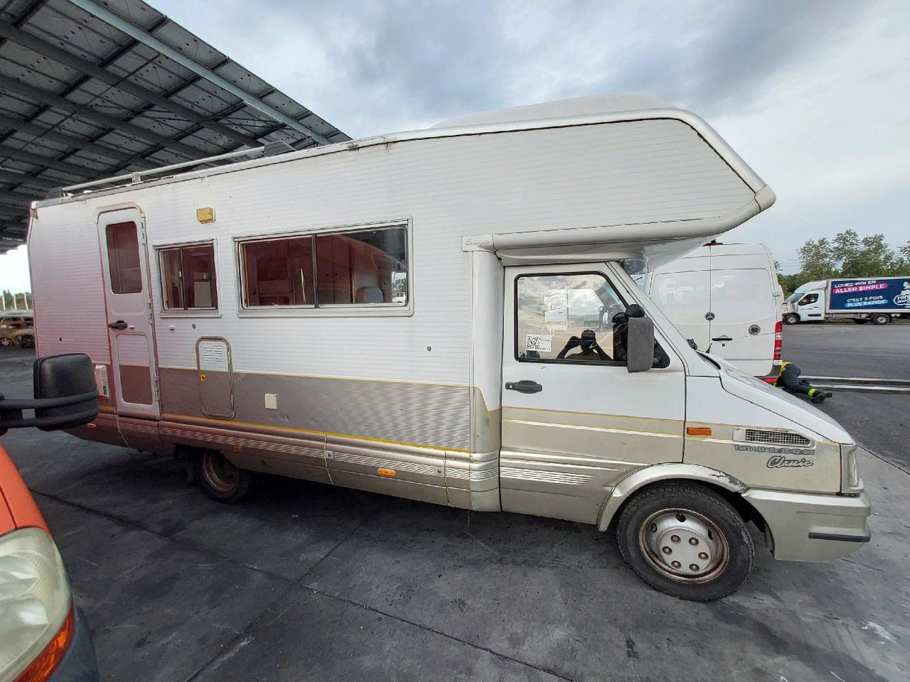 IVECO LAIKA 35.12 CAMPING 122 - Alkoven avtodom: slika 3 IVECO LAIKA 35.12 CAMPING 122 - Alkoven avtodom: slika 3