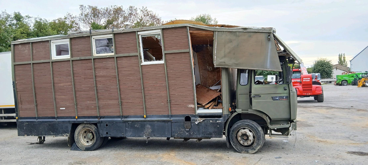RENAULT M180 PORTEUR BETAILLERE - Tovornjak za prevoz konj: slika 3 RENAULT M180 PORTEUR BETAILLERE - Tovornjak za prevoz konj: slika 3