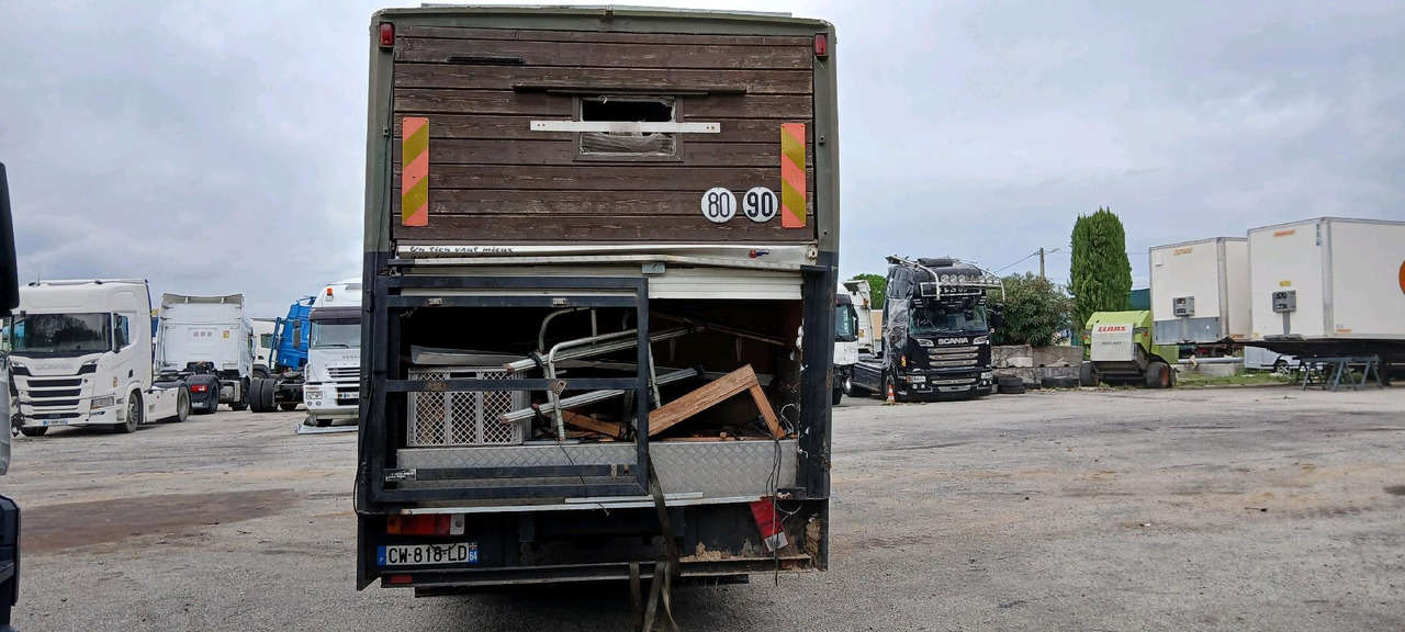 RENAULT M180 PORTEUR BETAILLERE - Tovornjak za prevoz konj: slika 5 RENAULT M180 PORTEUR BETAILLERE - Tovornjak za prevoz konj: slika 5