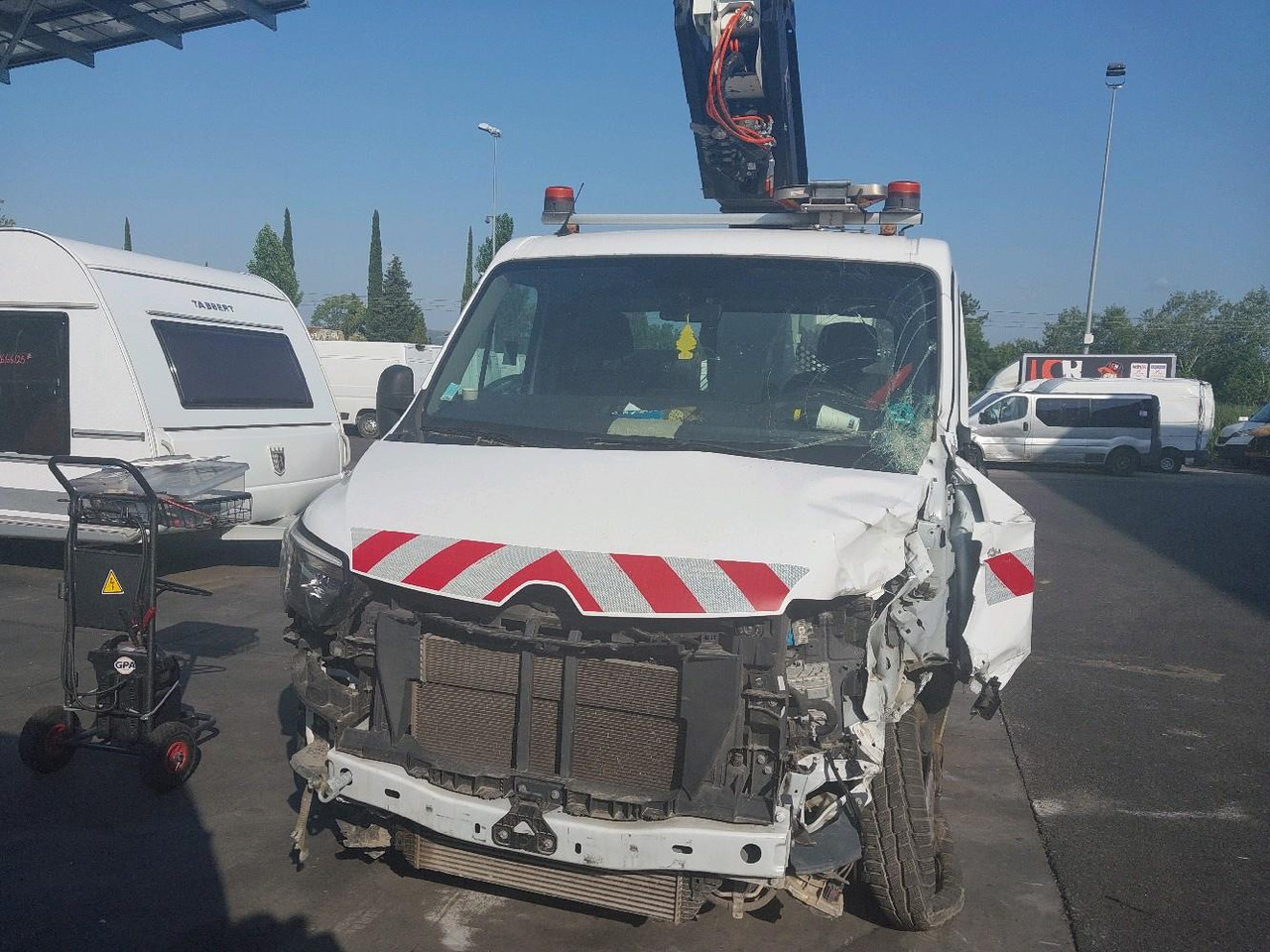 RENAULT MASTER 2.3 DCI 145 NACELLE - Dvižna ploščad montirana na tovornjak: slika 2 RENAULT MASTER 2.3 DCI 145 NACELLE - Dvižna ploščad montirana na tovornjak: slika 2