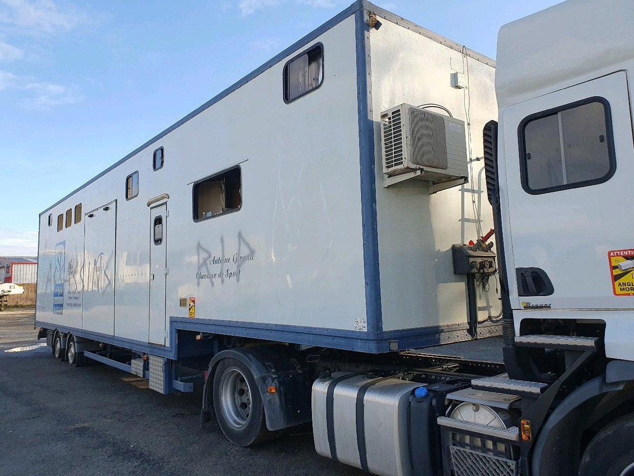 SAMRO SEMI REMORQUE HAB / VAN - Polprikolica za konje: slika 1 SAMRO SEMI REMORQUE HAB / VAN - Polprikolica za konje: slika 1