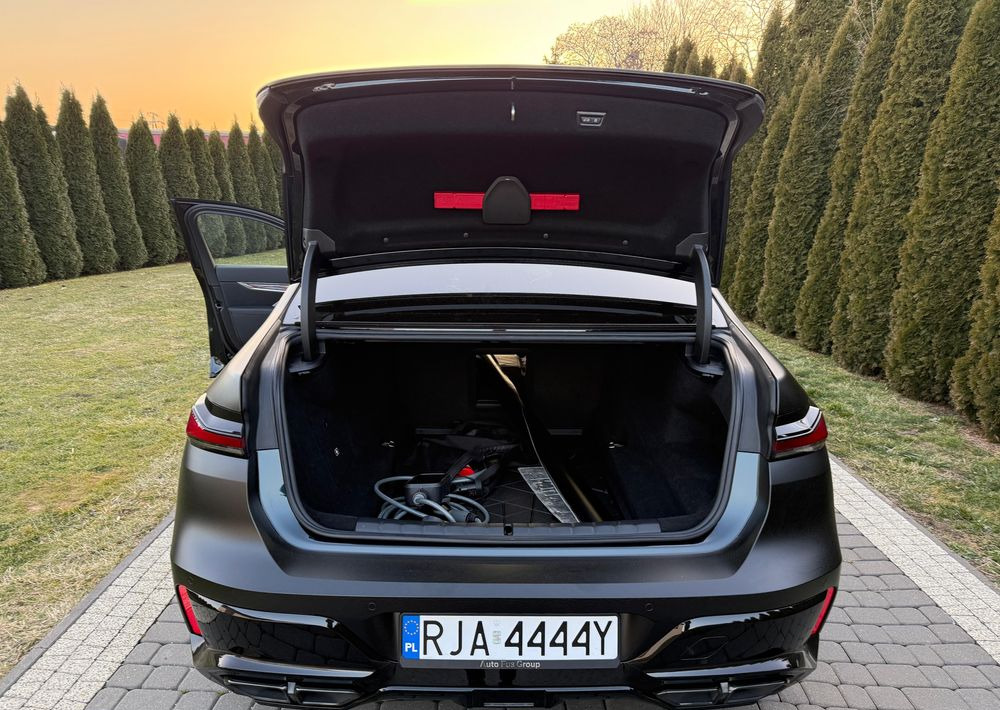 Limuzina BMW Seria 7: slika 8