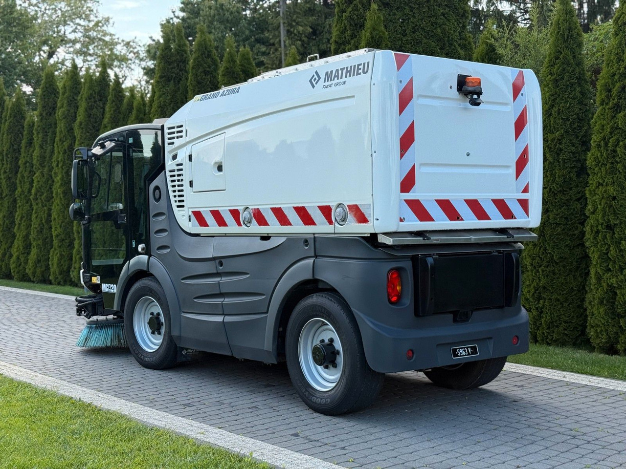 MATHIEU GRAND AZURA MC420 SWEEPER - Vozilo za pometanje: slika 4 MATHIEU GRAND AZURA MC420 SWEEPER - Vozilo za pometanje: slika 4