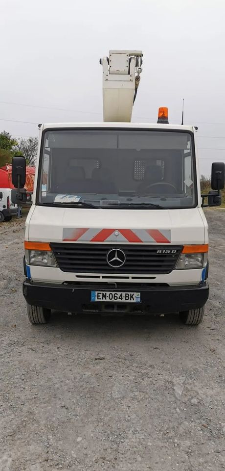 Mercedes-Benz VARIO 815D 17 M - Dvižna ploščad montirana na tovornjak: slika 2 Mercedes-Benz VARIO 815D 17 M - Dvižna ploščad montirana na tovornjak: slika 2