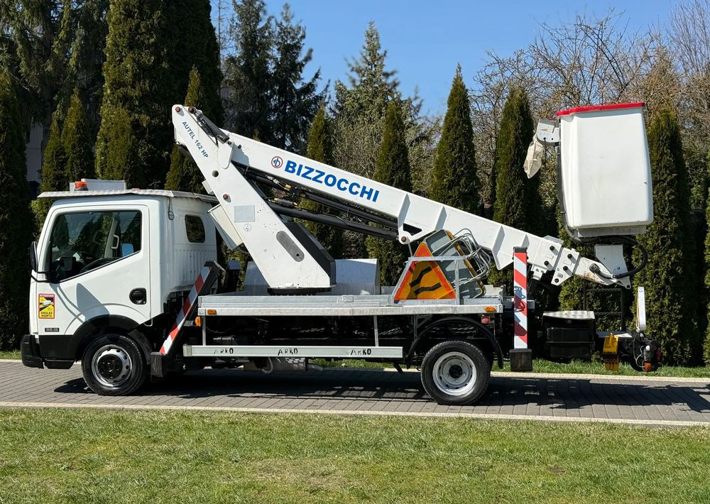 Nissan CABSTAR 16 M MANUAL - Dvižna ploščad montirana na tovornjak: slika 4 Nissan CABSTAR 16 M MANUAL - Dvižna ploščad montirana na tovornjak: slika 4