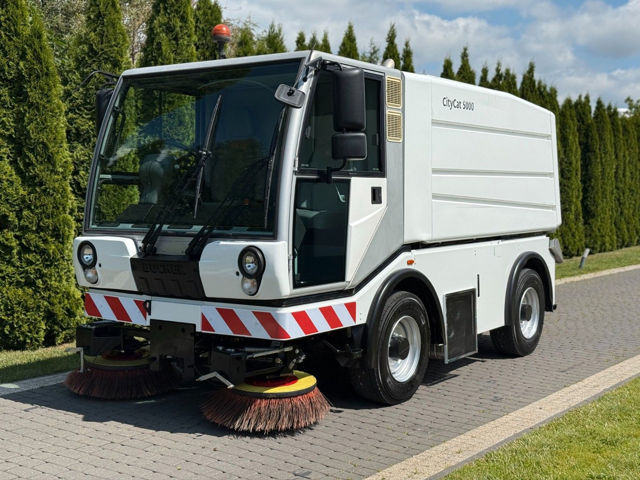 Schmidt BUCHER CITYCAT 5000 SWEEPER - Vozilo za pometanje: slika 1 Schmidt BUCHER CITYCAT 5000 SWEEPER - Vozilo za pometanje: slika 1