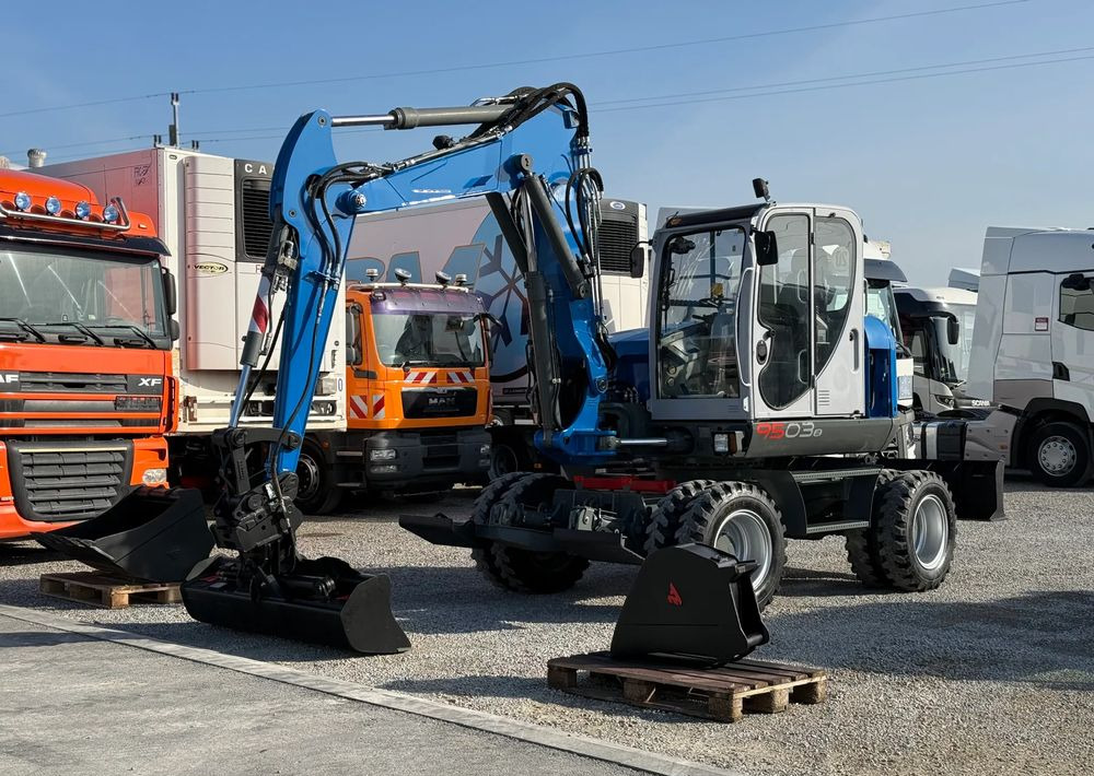 Wacker Neuson 9503-2 TRZY ŁYŻKI - Bager na kolesih: slika 1 Wacker Neuson 9503-2 TRZY ŁYŻKI - Bager na kolesih: slika 1