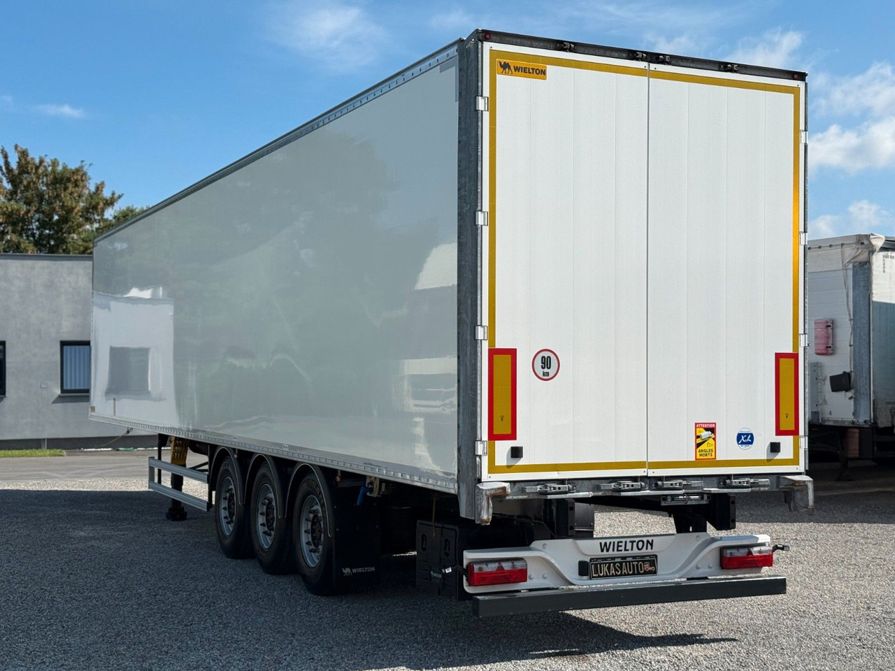 Wielton AXLE SAF BOX LIFTED AXLE - Polprikolica zabojnik: slika 5 Wielton AXLE SAF BOX LIFTED AXLE - Polprikolica zabojnik: slika 5