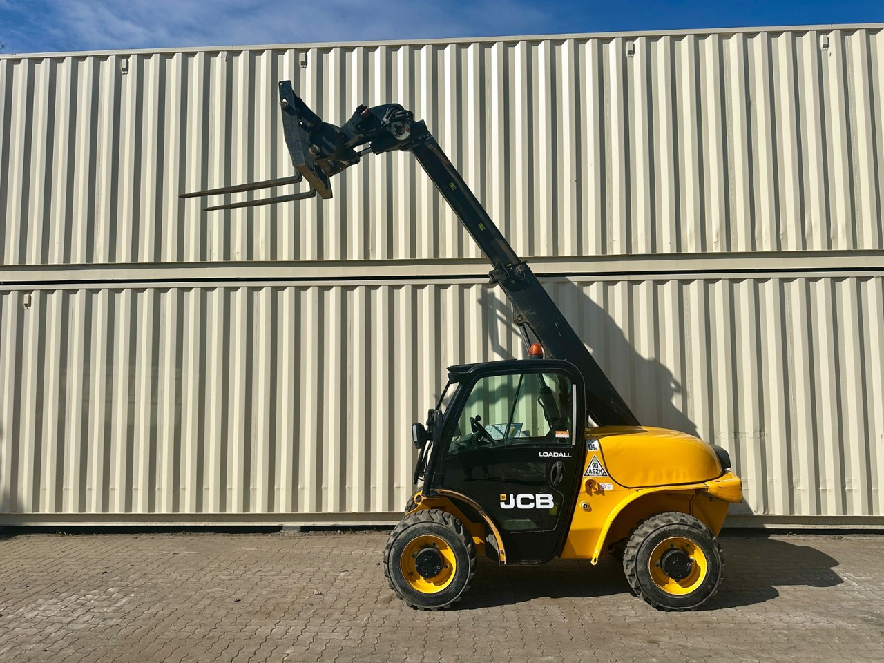 JCB 520-40 / 2017 BJ / 2.297 Bh / 4 Meter / 2 Tonnen - Teleskopski viličar: slika 2 JCB 520-40 / 2017 BJ / 2.297 Bh / 4 Meter / 2 Tonnen - Teleskopski viličar: slika 2