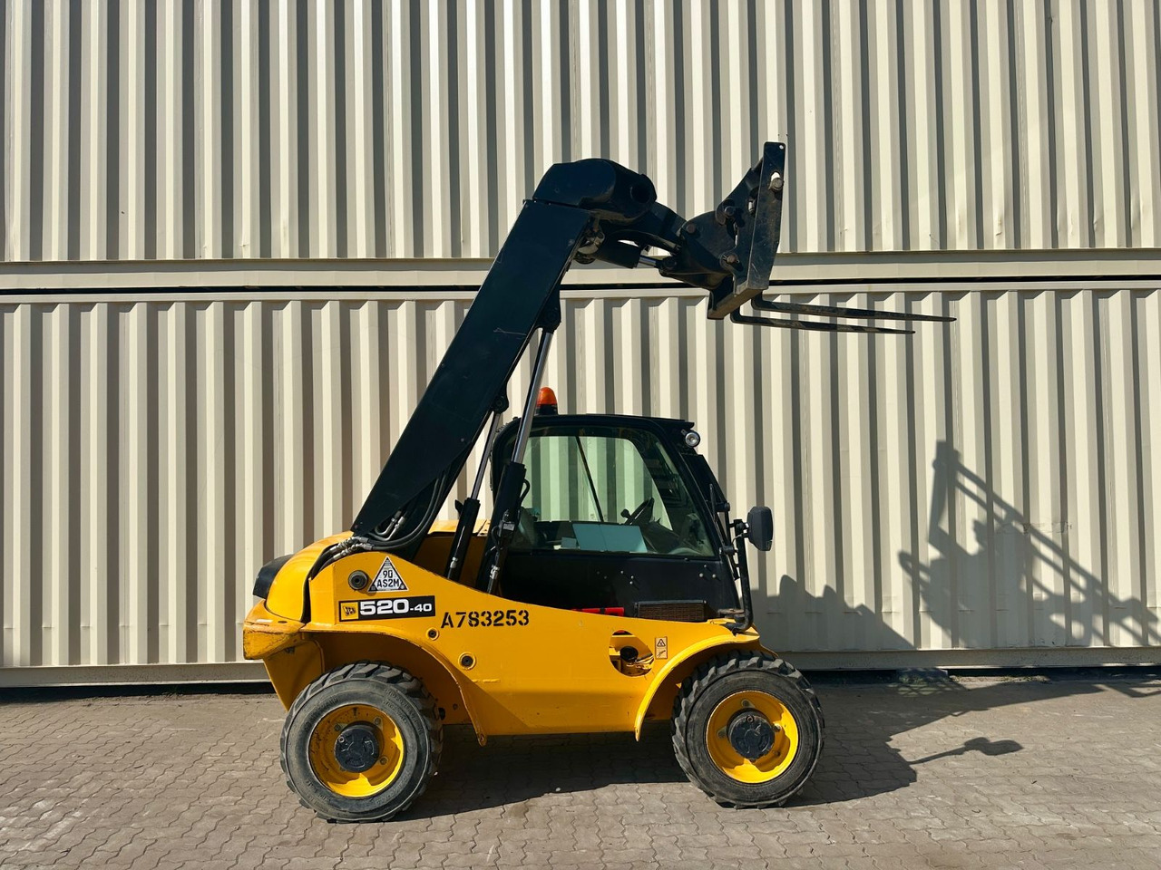 JCB 520-40 / 2017 BJ / 2.297 Bh / 4 Meter / 2 Tonnen - Teleskopski viličar: slika 5 JCB 520-40 / 2017 BJ / 2.297 Bh / 4 Meter / 2 Tonnen - Teleskopski viličar: slika 5