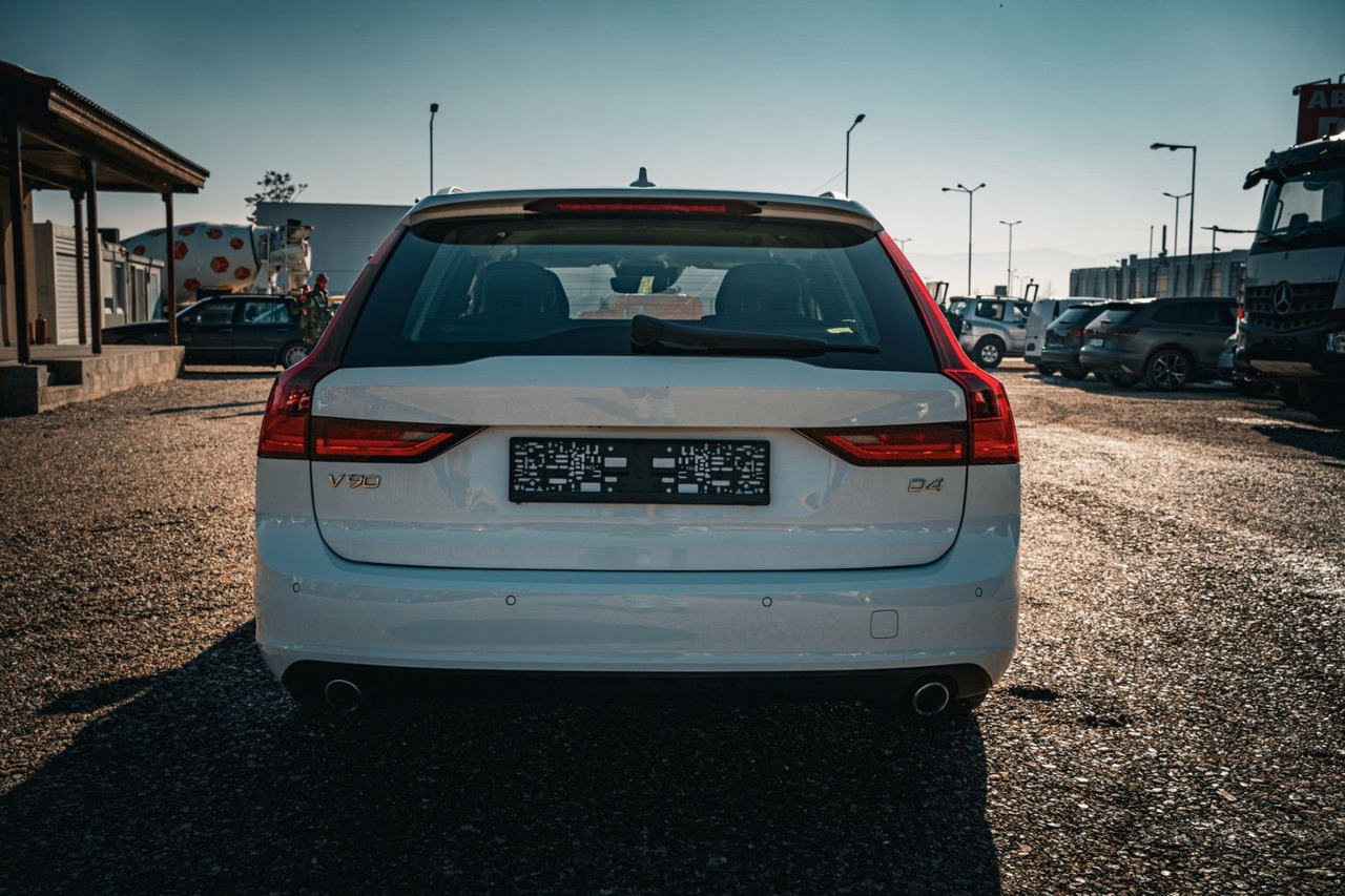 Volvo V90 D4 Momentum 2.0D - Karavan: slika 5 Volvo V90 D4 Momentum 2.0D - Karavan: slika 5