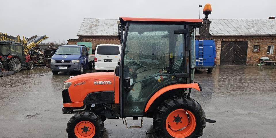 Ciągnik Kubota B2650 4x4 klima 26 KM hydrostat - Traktor: slika 1 Ciągnik Kubota B2650 4x4 klima 26 KM hydrostat - Traktor: slika 1