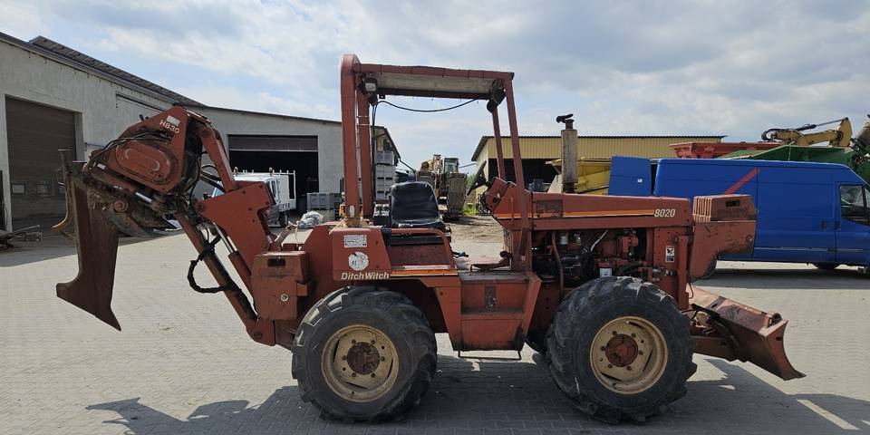 Pługoukładacz wibropług Ditch Witch 8020 układanie kabli światłowód - Gradbeni stroj: slika 5 Pługoukładacz wibropług Ditch Witch 8020 układanie kabli światłowód - Gradbeni stroj: slika 5