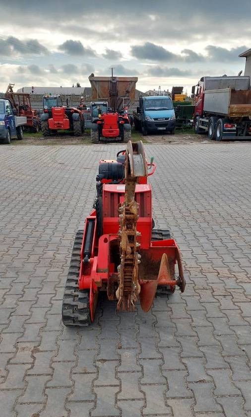 Koparka łańcuchowa Ditch Witch C24X 24 KM Honda - Rovokopač: slika 3 Koparka łańcuchowa Ditch Witch C24X 24 KM Honda - Rovokopač: slika 3