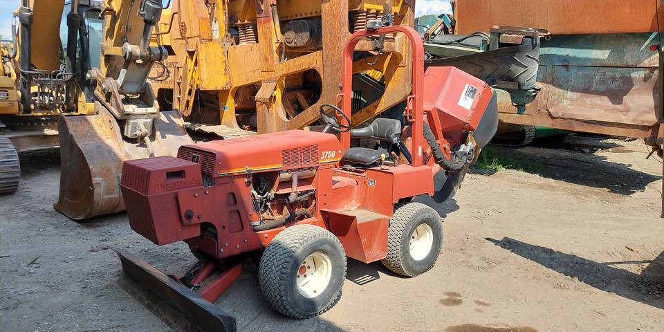 Koparka tarczowa Ditch Witch 3700DD łańcuchowa - Rovokopač: slika 2 Koparka tarczowa Ditch Witch 3700DD łańcuchowa - Rovokopač: slika 2