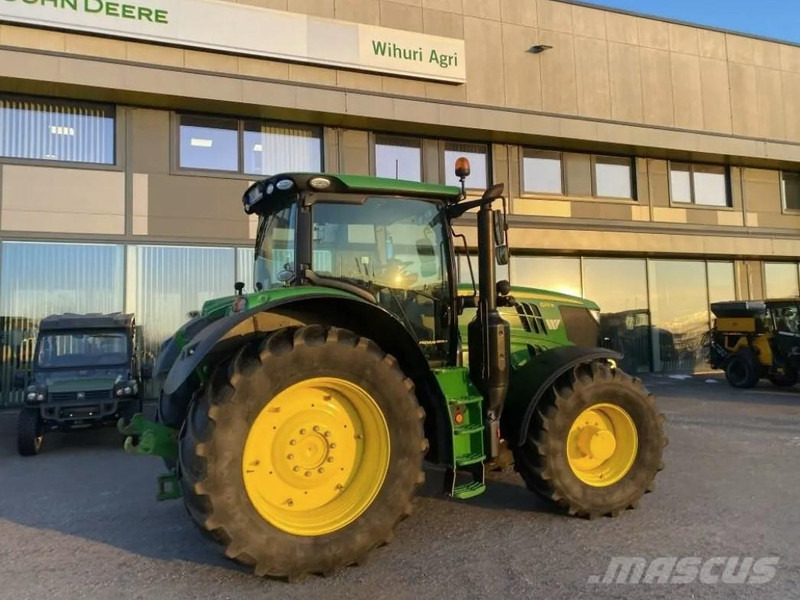 John Deere 6215R - Traktor: slika 1 John Deere 6215R - Traktor: slika 1