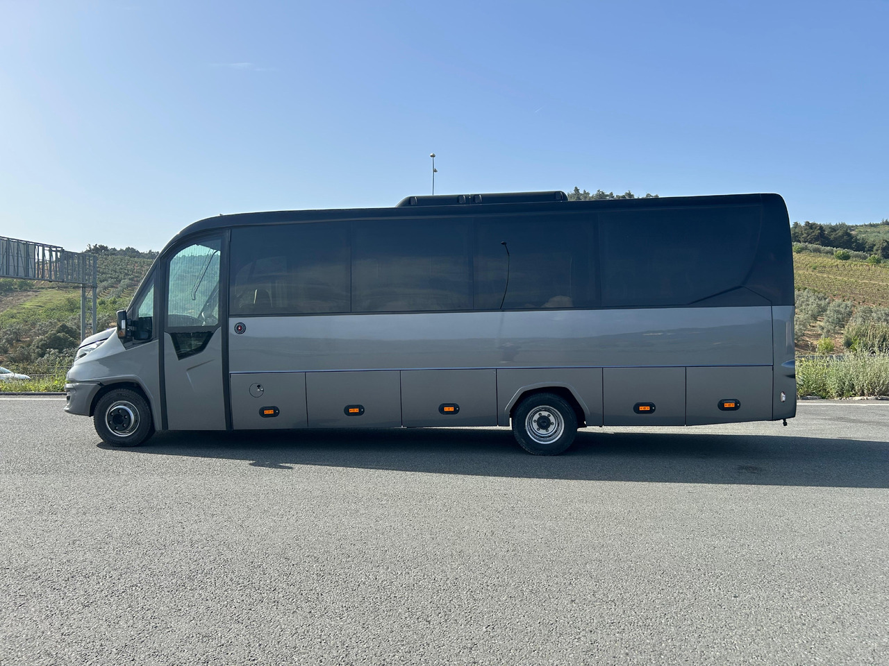 IVECO DAILY - RIGHT HAND DRIVE TOURISTIC VEHICLE - Potovalni avtobus: slika 5 IVECO DAILY - RIGHT HAND DRIVE TOURISTIC VEHICLE - Potovalni avtobus: slika 5