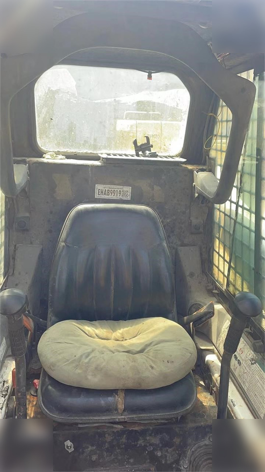 BOBCAT S220 - Mini nakladalec: slika 5 BOBCAT S220 - Mini nakladalec: slika 5