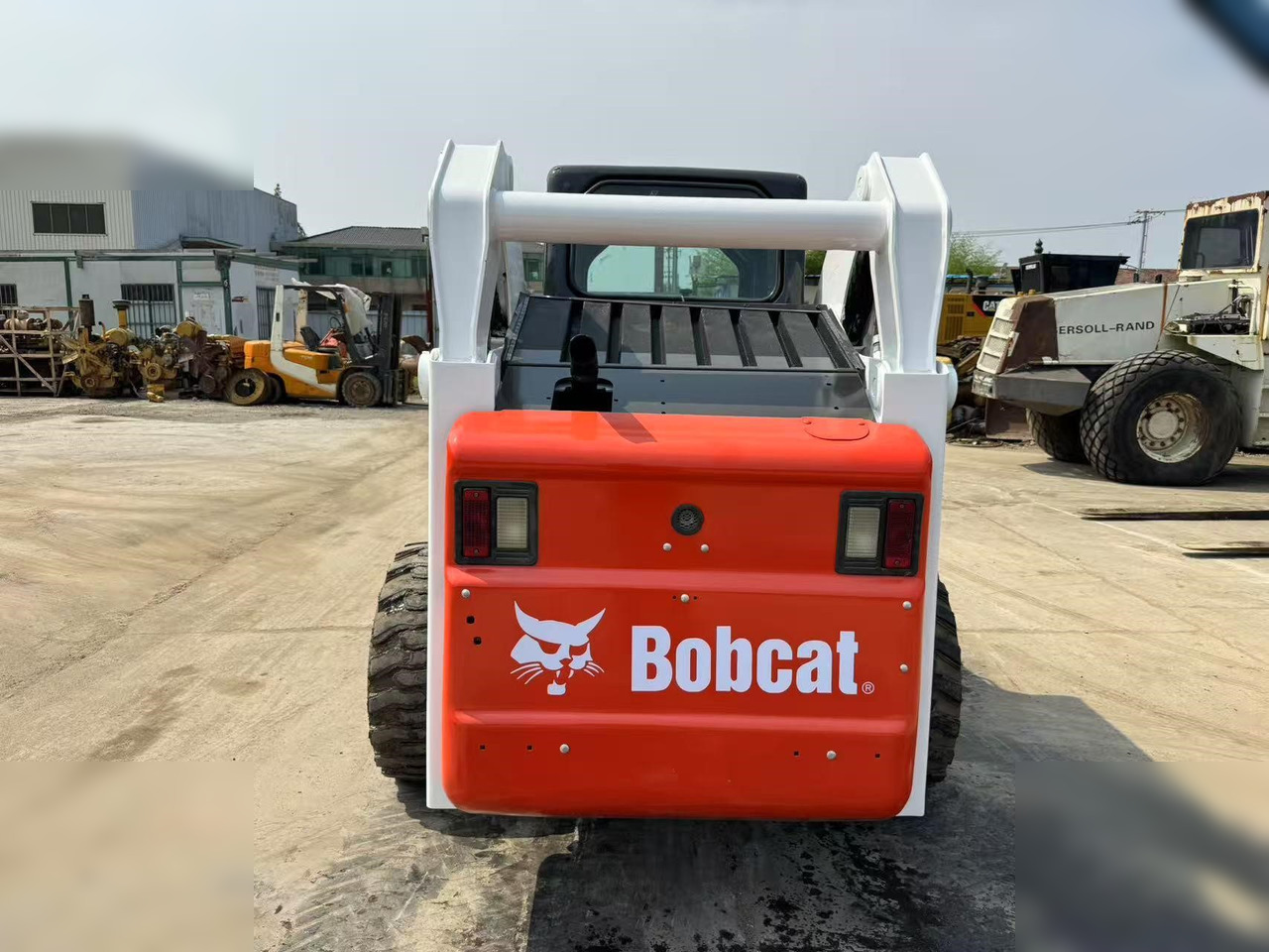 BOBCAT S300 - Mini nakladalec: slika 5 BOBCAT S300 - Mini nakladalec: slika 5