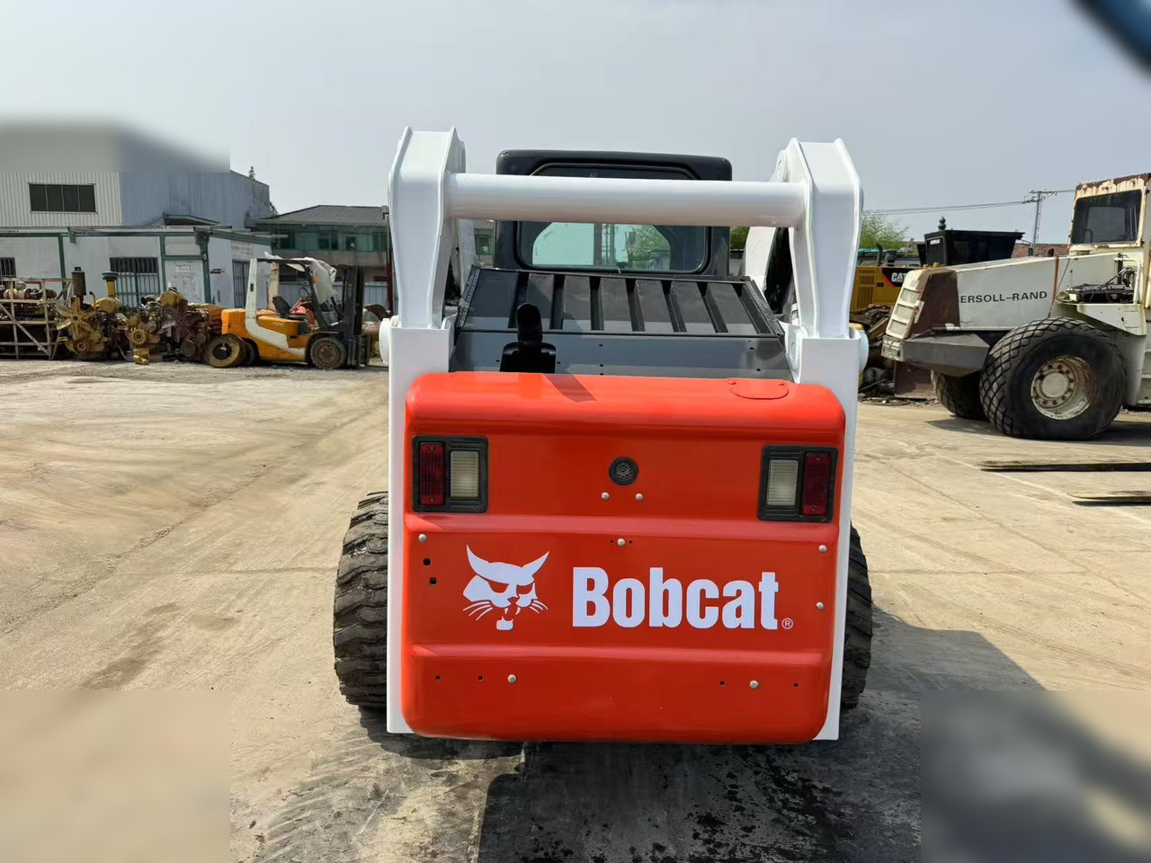 BOBCAT S300 - Mini nakladalec: slika 5 BOBCAT S300 - Mini nakladalec: slika 5
