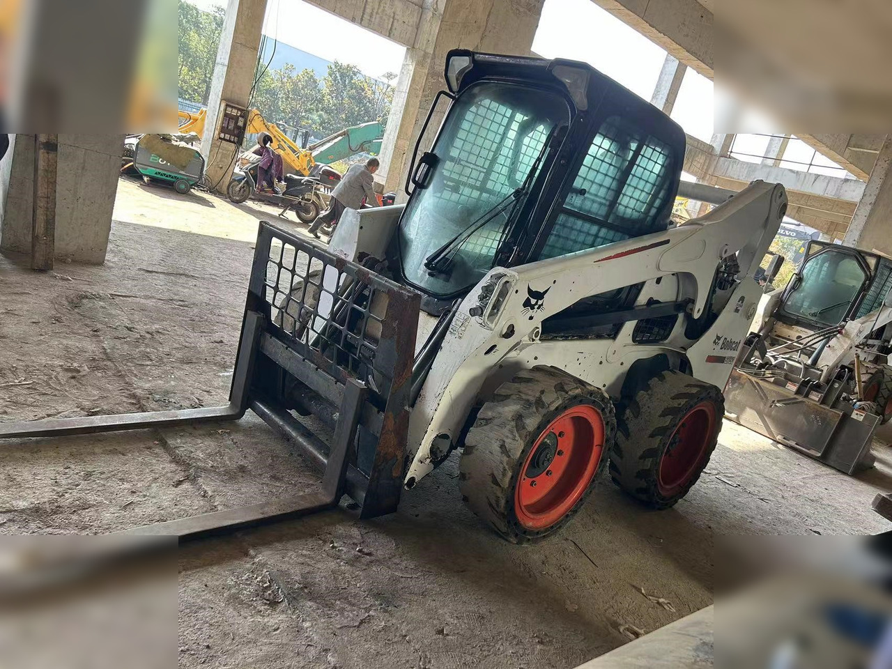 BOBCAT S750 - Mini nakladalec: slika 3 BOBCAT S750 - Mini nakladalec: slika 3