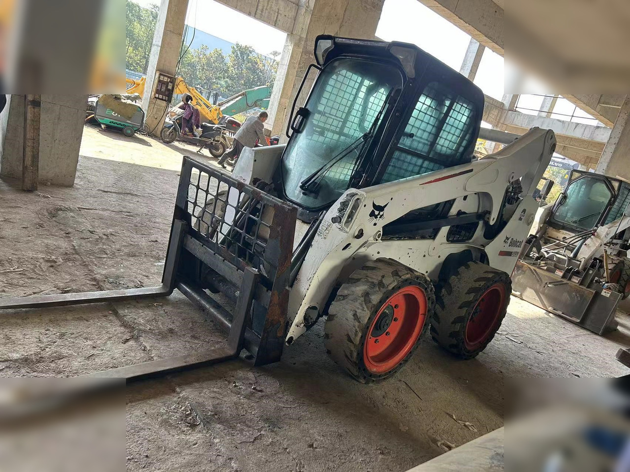 BOBCAT S750 - Mini nakladalec: slika 3 BOBCAT S750 - Mini nakladalec: slika 3