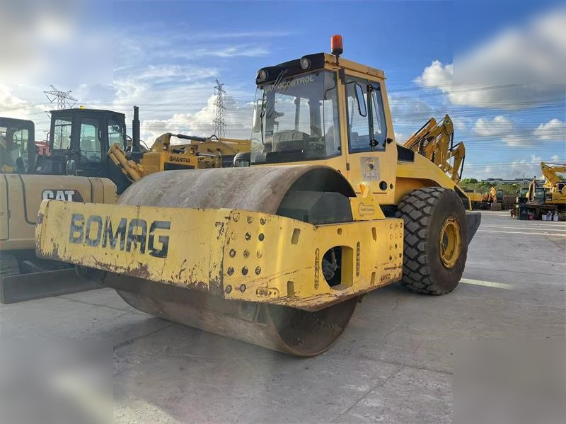 BOMAG BW226DH-4 - Kompaktor: slika 3 BOMAG BW226DH-4 - Kompaktor: slika 3