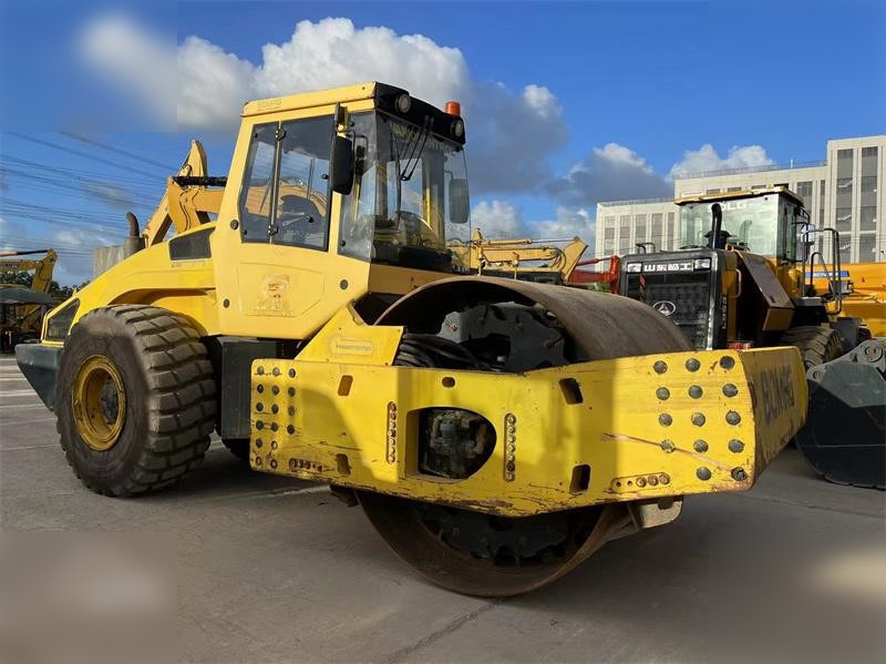 BOMAG BW226DH-4 - Kompaktor: slika 1 BOMAG BW226DH-4 - Kompaktor: slika 1