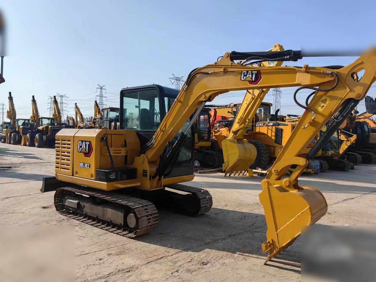 CATERPILLAR 305.5E2 - Mini bager: slika 1 CATERPILLAR 305.5E2 - Mini bager: slika 1