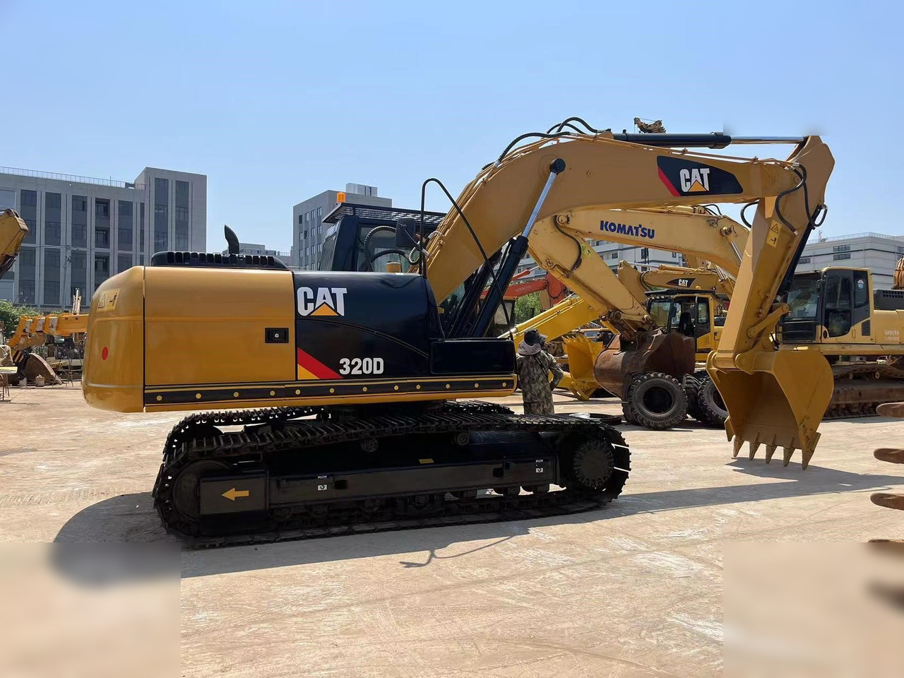 CATERPILLAR 320D - Bager goseničar: slika 2 CATERPILLAR 320D - Bager goseničar: slika 2