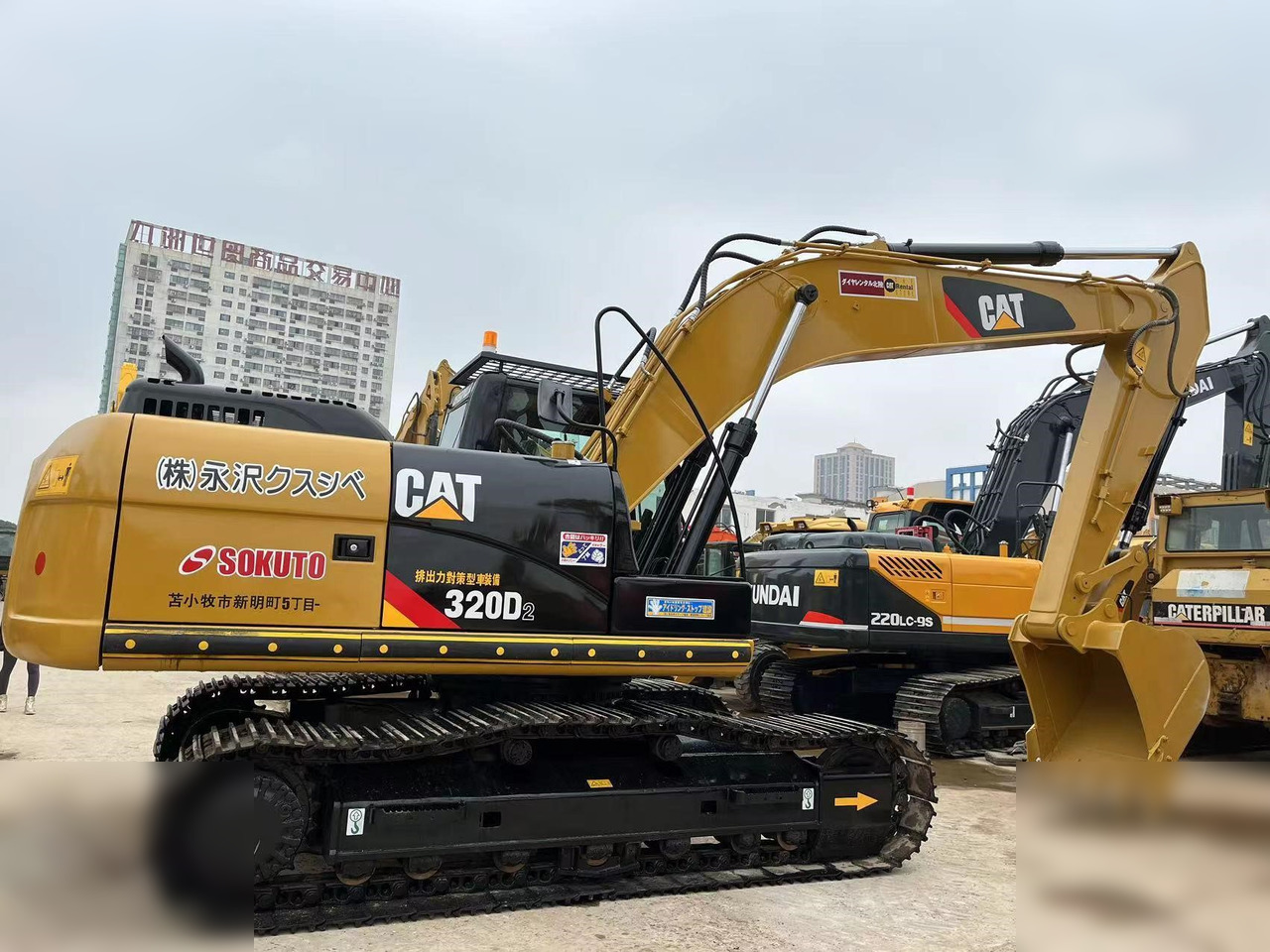 CATERPILLAR 320D2 - Bager goseničar: slika 2 CATERPILLAR 320D2 - Bager goseničar: slika 2