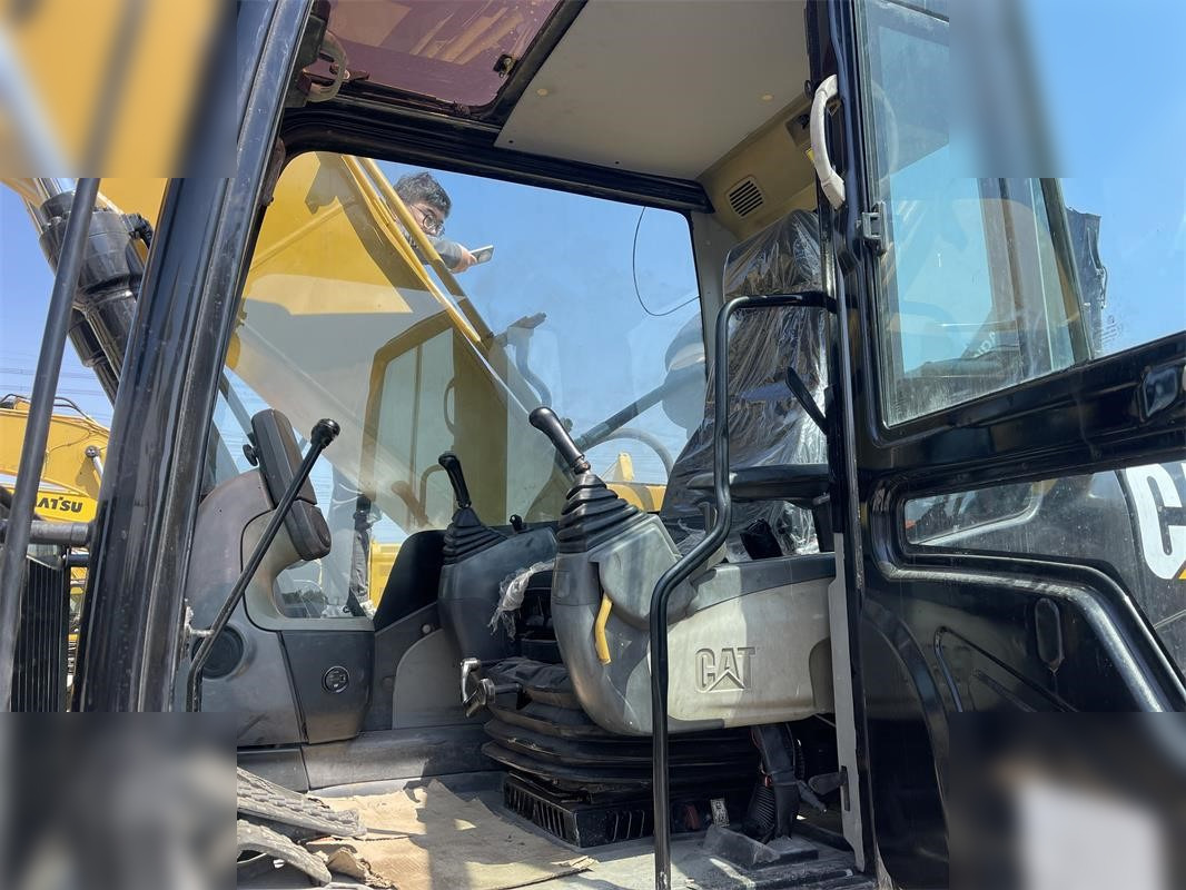 CATERPILLAR 320D2 - Bager goseničar: slika 5 CATERPILLAR 320D2 - Bager goseničar: slika 5