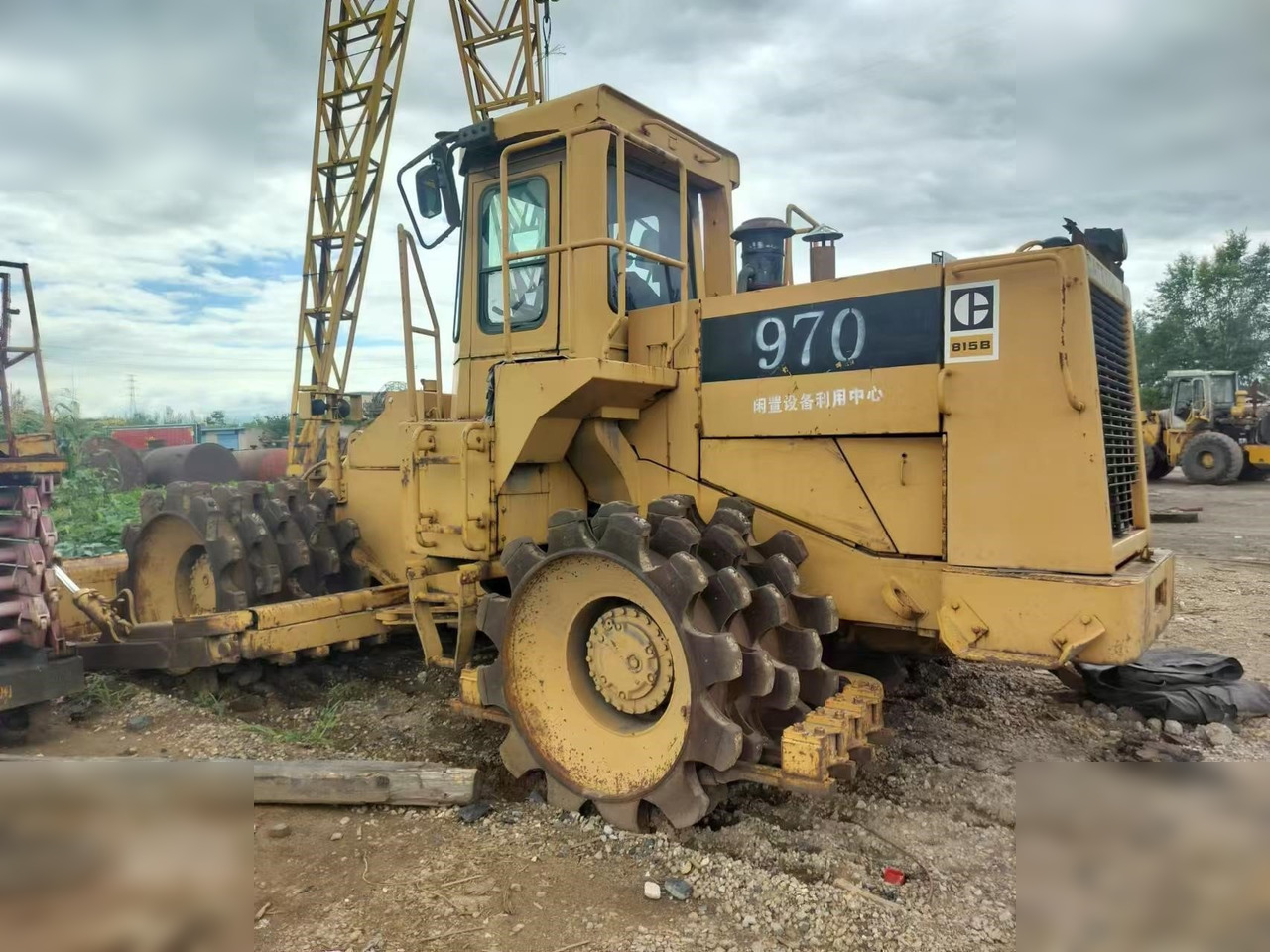 CATERPILLAR 815B - Cestni valjar: slika 2 CATERPILLAR 815B - Cestni valjar: slika 2