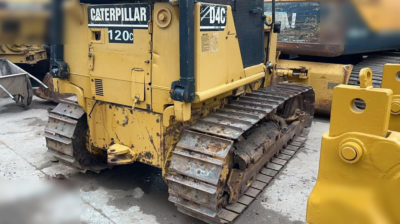 CATERPILLAR D4C - Buldožer: slika 3 CATERPILLAR D4C - Buldožer: slika 3