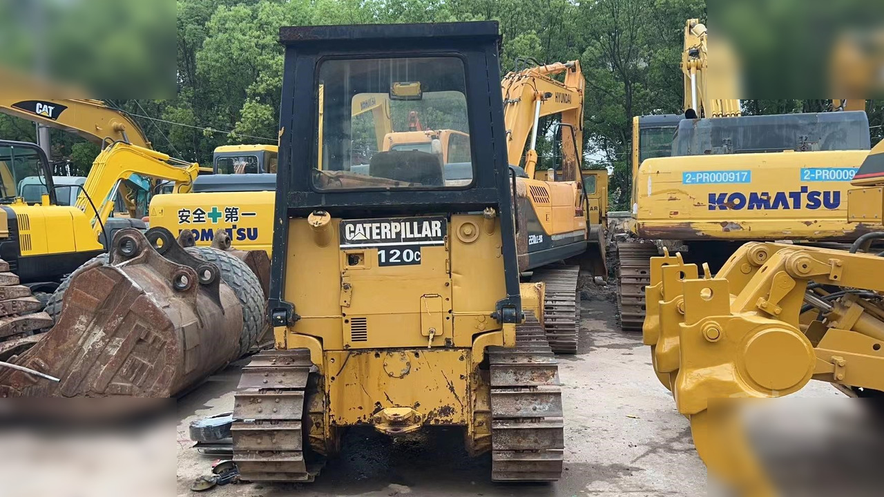 CATERPILLAR D4C - Buldožer: slika 4 CATERPILLAR D4C - Buldožer: slika 4