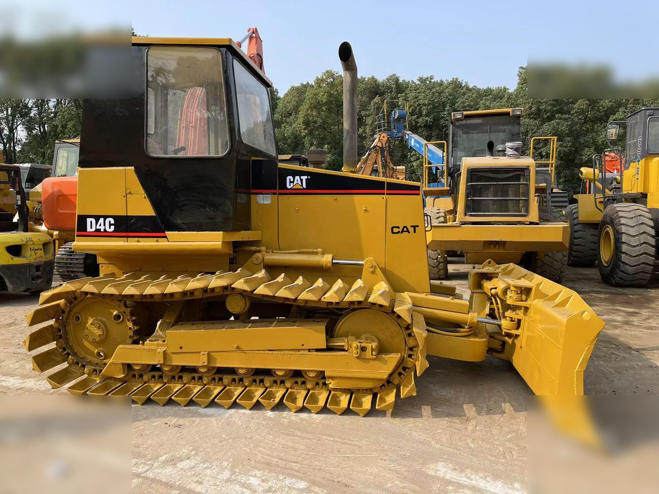 CATERPILLAR D4C - Buldožer: slika 3 CATERPILLAR D4C - Buldožer: slika 3