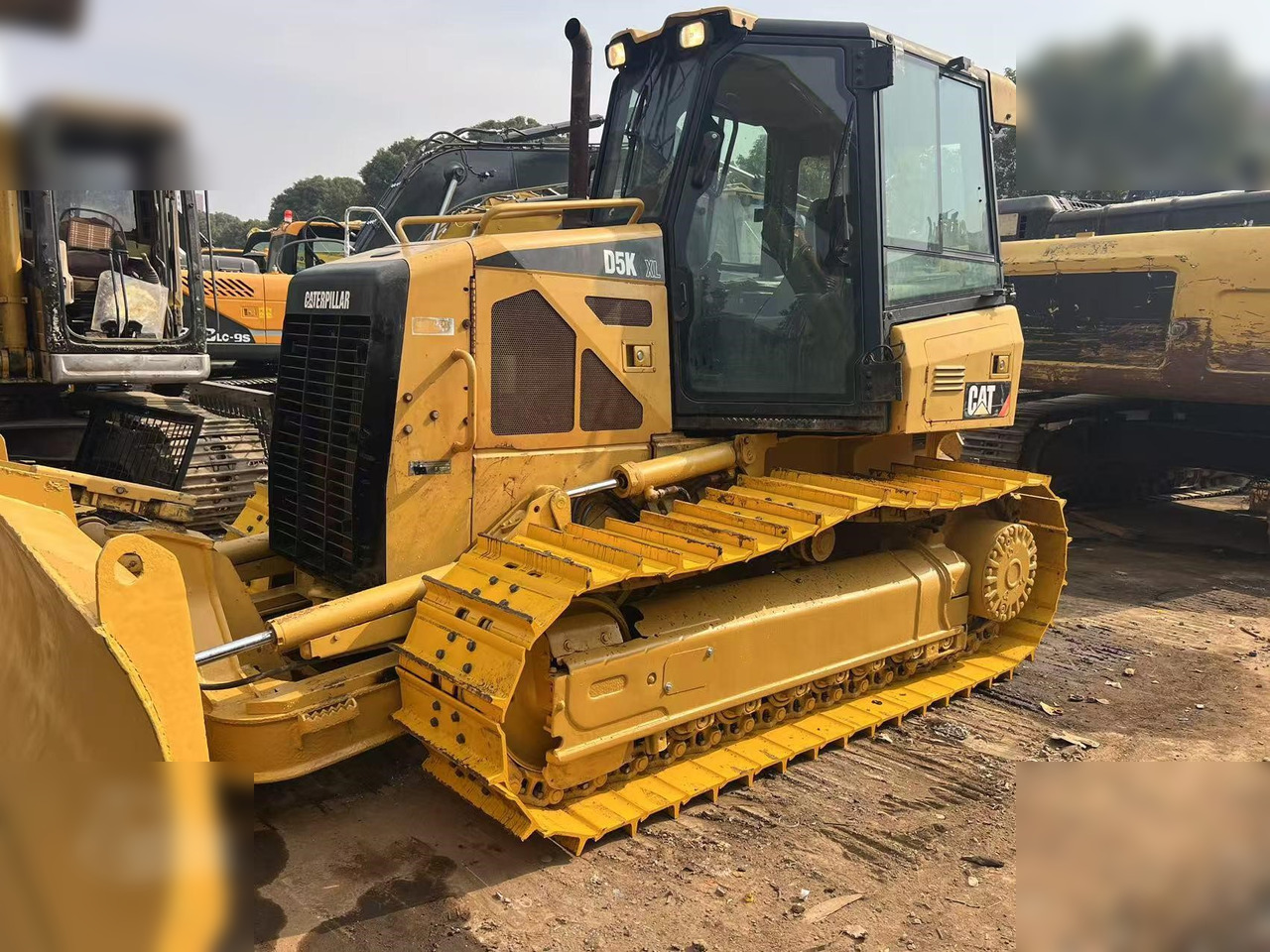 CATERPILLAR D5K XL - Buldožer: slika 4 CATERPILLAR D5K XL - Buldožer: slika 4