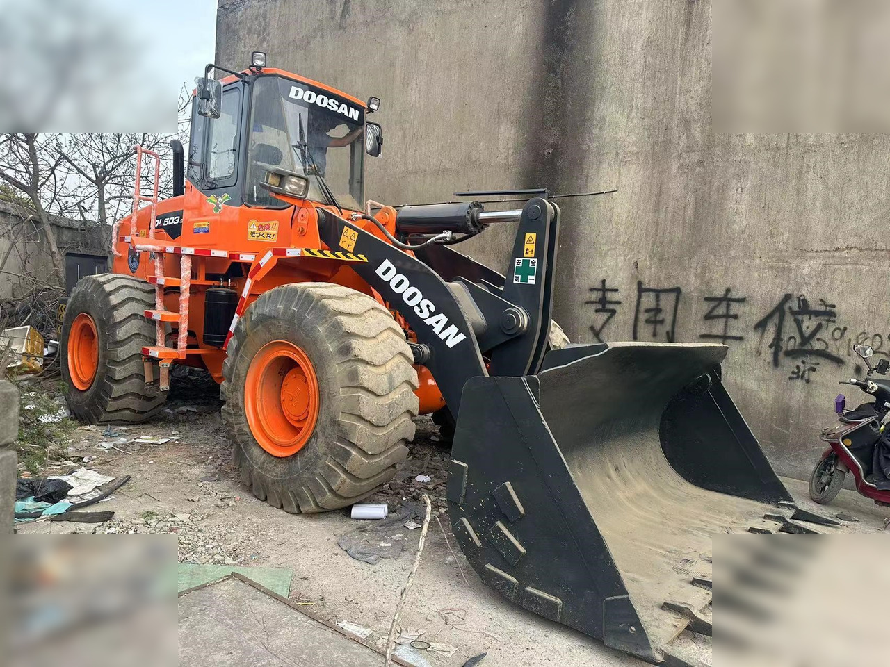DOOSAN DL503 - Kolesni nakladalec: slika 2 DOOSAN DL503 - Kolesni nakladalec: slika 2