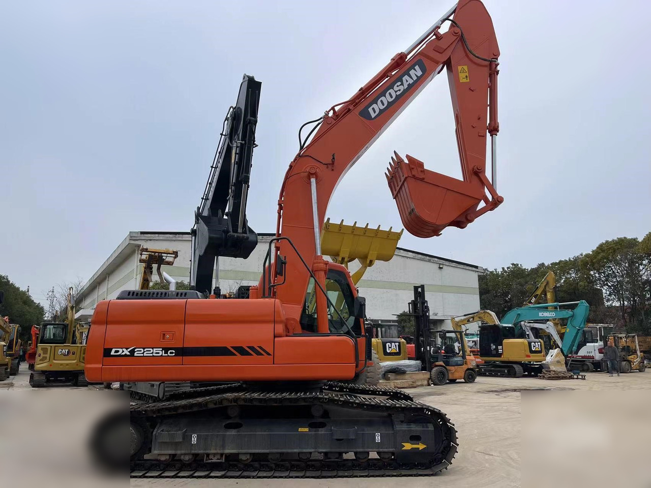 DOOSAN DX225 LC - Bager goseničar: slika 1 DOOSAN DX225 LC - Bager goseničar: slika 1