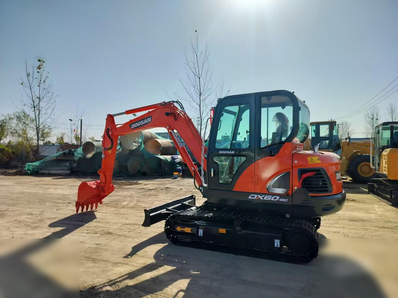 DOOSAN DX60-9C - Bager goseničar: slika 1 DOOSAN DX60-9C - Bager goseničar: slika 1