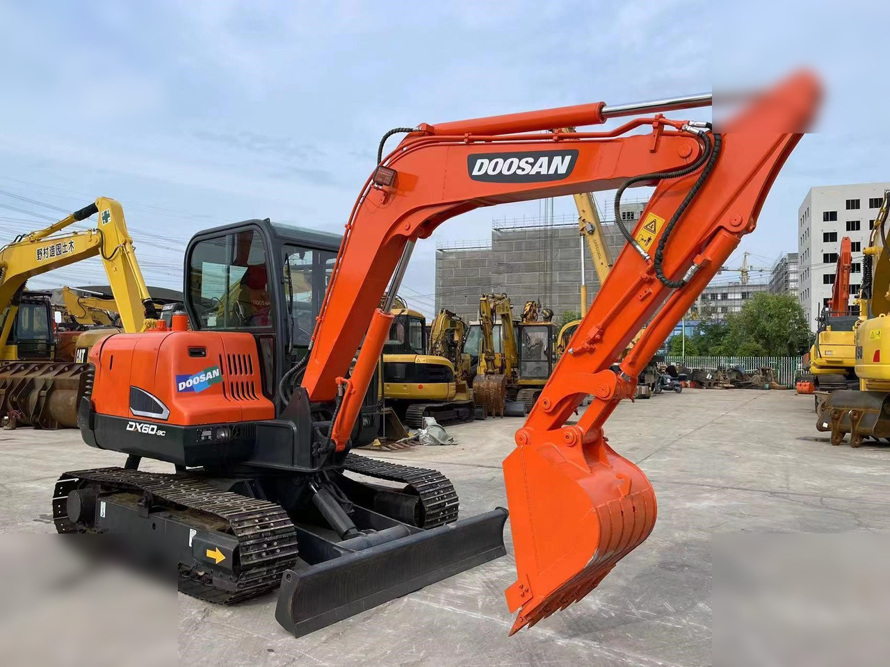DOOSAN DX60-9C - Bager goseničar: slika 2 DOOSAN DX60-9C - Bager goseničar: slika 2