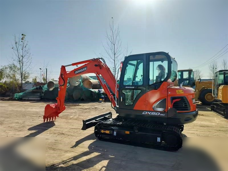 DOOSAN DX60-9C - Bager goseničar: slika 1 DOOSAN DX60-9C - Bager goseničar: slika 1
