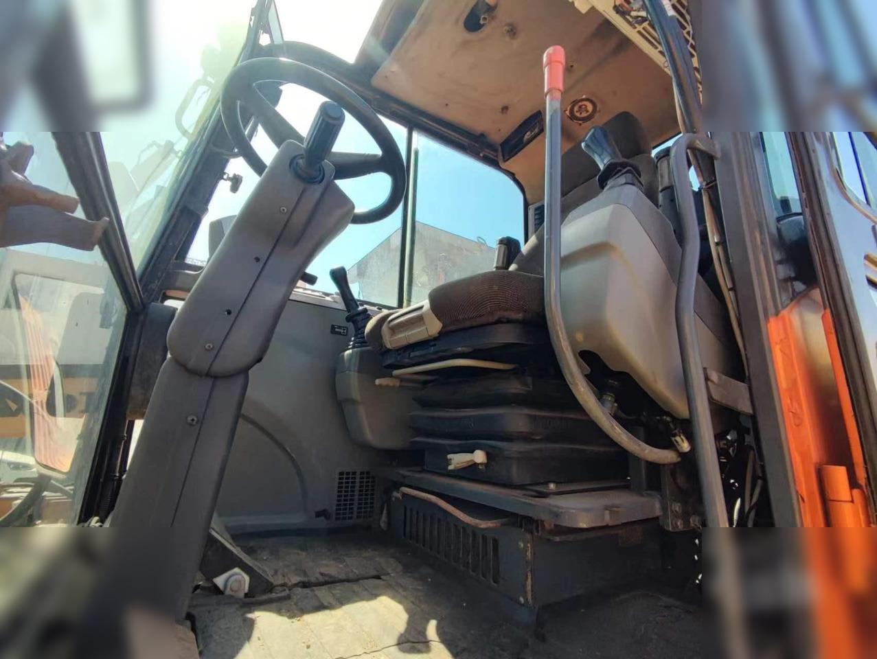 DOOSAN DX60W ECO - Bager na kolesih: slika 2 DOOSAN DX60W ECO - Bager na kolesih: slika 2