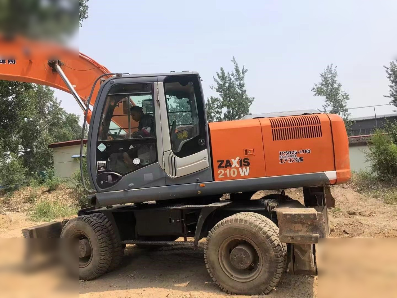 HITACHI ZX210W - Bager na kolesih: slika 5 HITACHI ZX210W - Bager na kolesih: slika 5