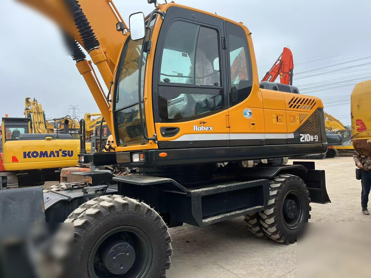HYUNDAI ROBEX 210W-9 - Bager na kolesih: slika 4 HYUNDAI ROBEX 210W-9 - Bager na kolesih: slika 4