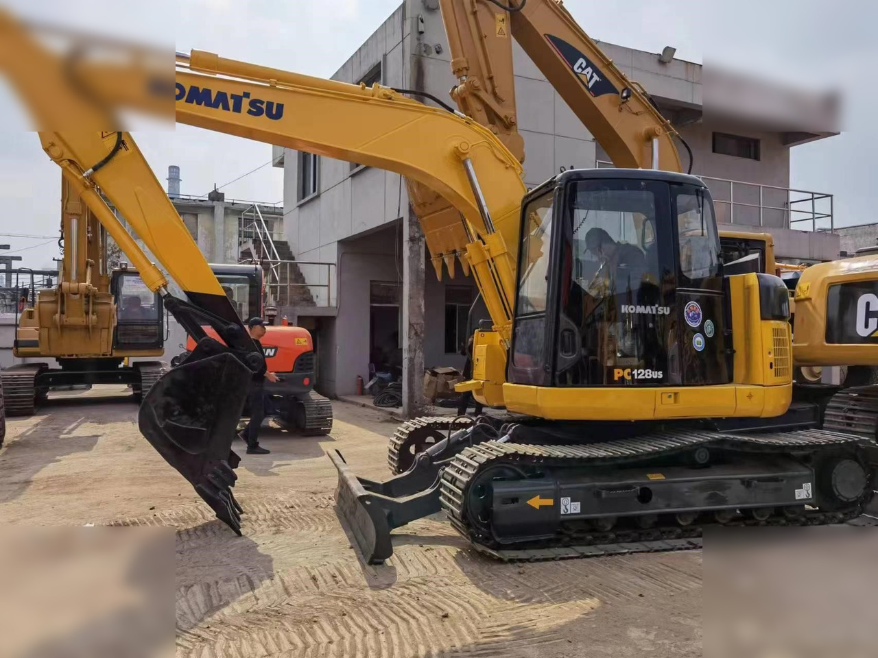 KOMATSU PC128US-1 - Bager goseničar: slika 2 KOMATSU PC128US-1 - Bager goseničar: slika 2
