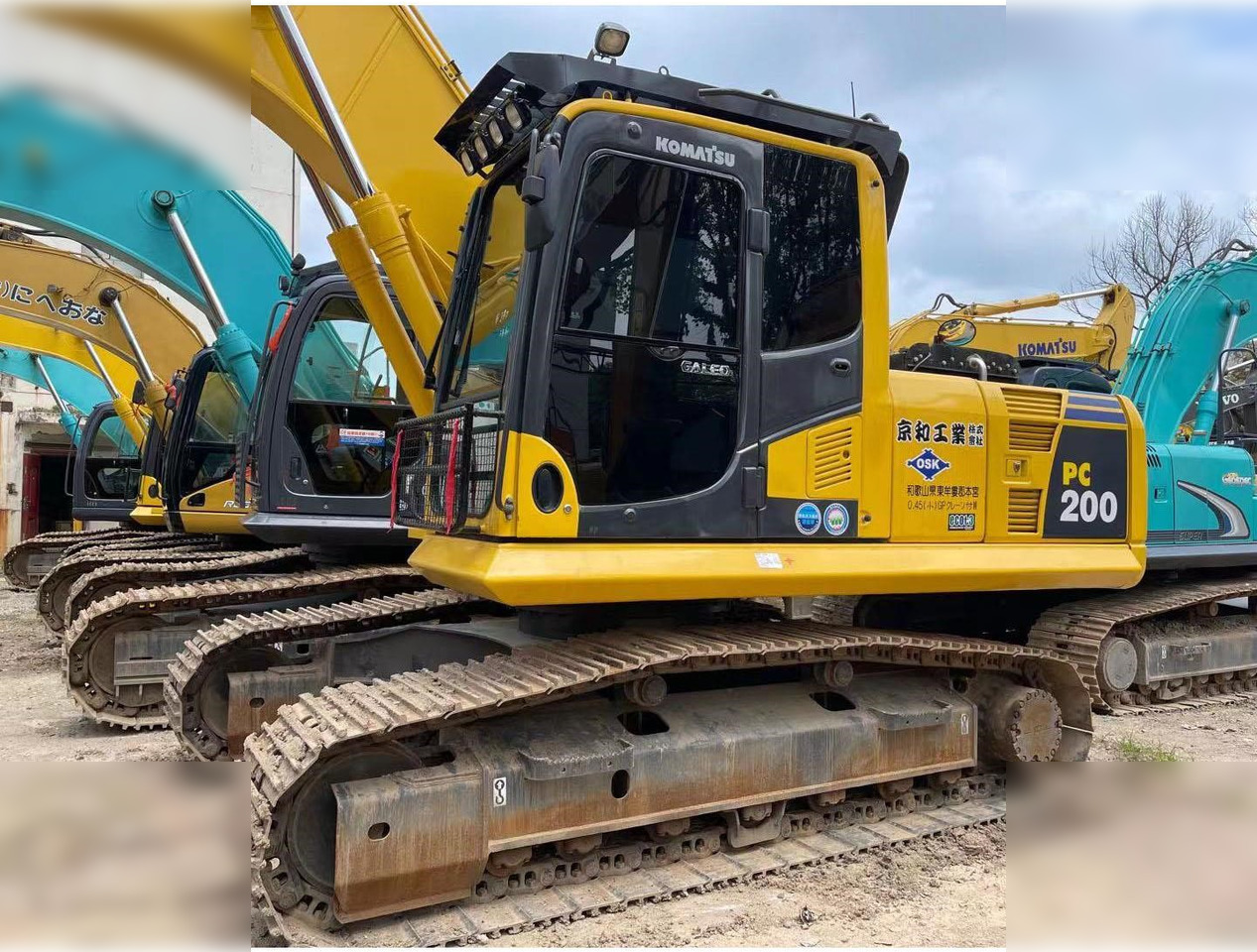 KOMATSU PC200-8 - Bager goseničar: slika 1 KOMATSU PC200-8 - Bager goseničar: slika 1